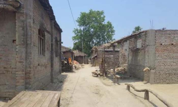 The Exile Of The Villagers For 12 Hours , West Champaran District , Bihar , Baga The Exile Of The Villagers For 12 Hours , West Champaran District , Bihar , Baga-TeluguStop.com