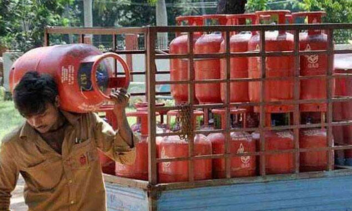  Rising Gas Cylinder Prices  Gas Agency, Cylinder, Bookings,money Increases,diese-TeluguStop.com