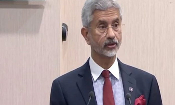 Indian Professionals In China Ask Eam Jaishanker To Help Them Reunite With Their Indian Professionals In China Ask Eam Jaishanker To Help Them Reunite With Their-TeluguStop.com