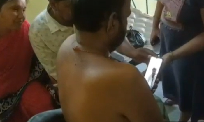  Hero Balakrishna Consults A Sick Fan Through A Video Call , Hero Balakrishna, Ka-TeluguStop.com