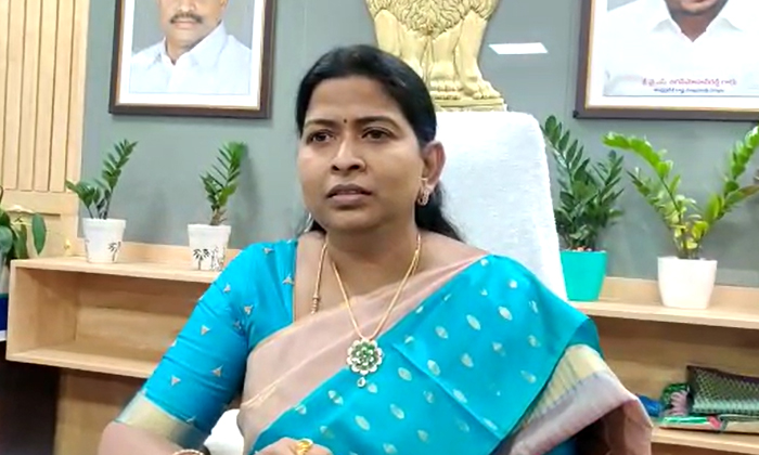  I Condemn The Attack On The Police Taneti Vanitha, Home Minister , Taneti Vanith-TeluguStop.com