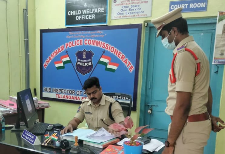  Commissioner Of Police Paying A Surprise Visit To Kozhikode Police Station-TeluguStop.com