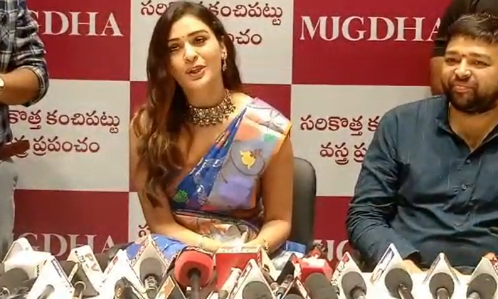  Payal Rajput Noise At The Mugdha Clothing Showroom On Mini Bypass Road In Nellor-TeluguStop.com