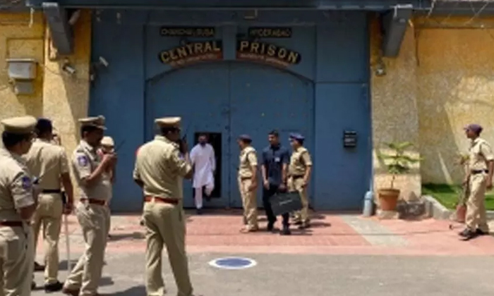 Congress Preparing For Tough Fight Against Trs And Bjp, Trs , Bjp, Congress, Ra Congress Preparing For Tough Fight Against Trs And Bjp, Trs , Bjp, Congress, Ra-TeluguStop.com