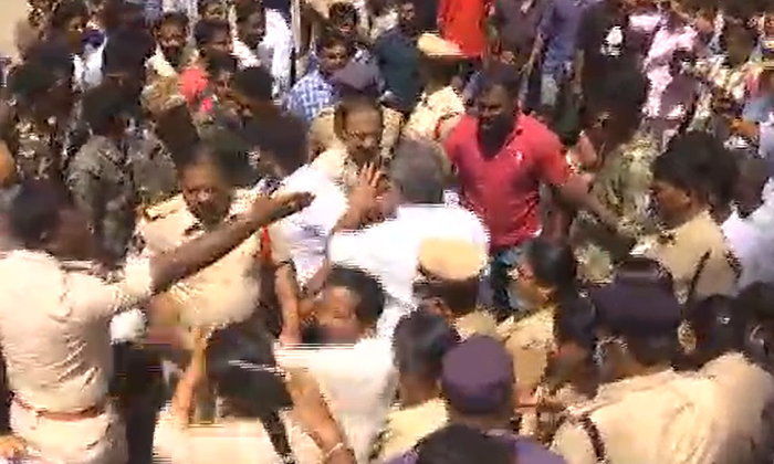  Tension Near Subramaniam's House In Kakinada , Ycp Mlc, Subramaniam, Ycp Mlc Ana-TeluguStop.com