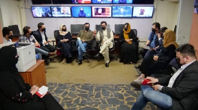  Afghan Male Newsreaders Wear Masks To Protest Taliban Order For Women Counterpar-TeluguStop.com