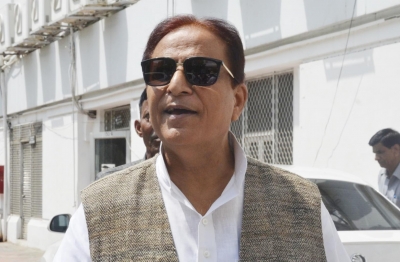  Azam Khan Finally Released, Greeted By Shivpal-TeluguStop.com