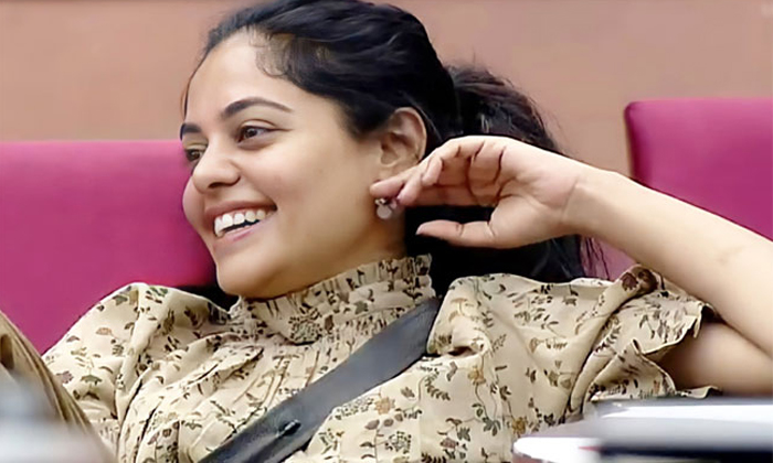  Bindhu Madhavi Leading In Finale Voting Of Bigg Boss Non Stop Details,  Bigg Bos-TeluguStop.com