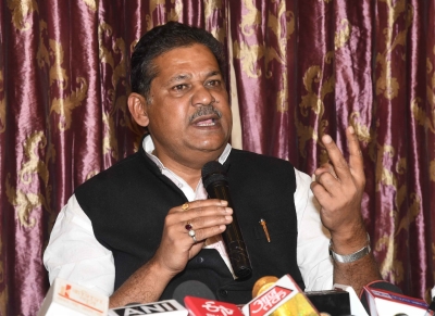  Bjp Portraying 'fake' Hinduism: Kirti Azad-TeluguStop.com