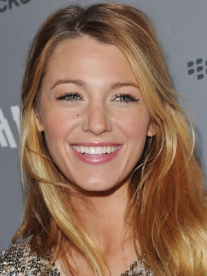  Blake Lively To Make Directorial Debut With 'seconds'-TeluguStop.com