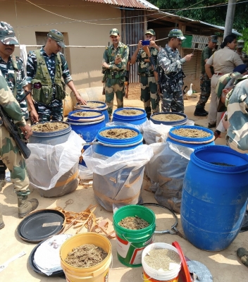  Bsf Recovers Huge Cache Of Narcotics In Tripura-TeluguStop.com