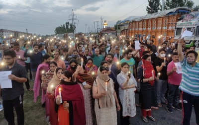  Candlelight Protests In Kashmir Against Killings Of Innocent People-TeluguStop.com