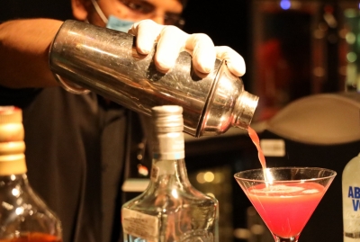  Delhi Govt In Preparation To Allow Bars To Serve Liquor Till 3 A.m.-TeluguStop.com
