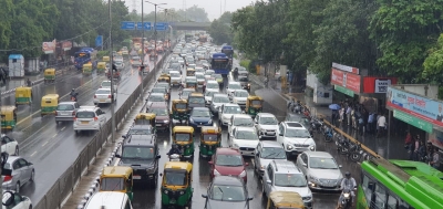  Delhi: Rain Brings Respite, Traffic Snarls At Various Places-TeluguStop.com