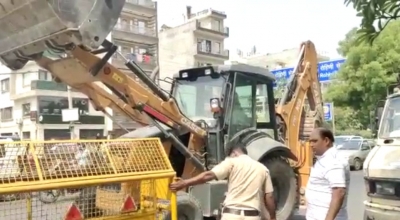  Demolition Drive Begins In Delhi's Kn Katju Marg-TeluguStop.com