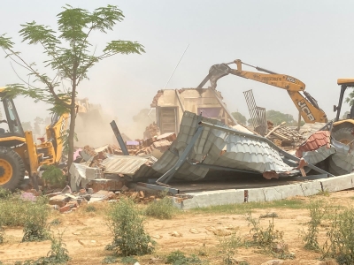  Dtcp Demolishes Illegal Structures In Gurugram-TeluguStop.com