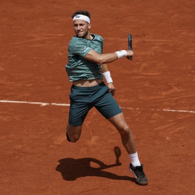  French Open: Ruud Ousts Hurkacz To Reach Maiden Grand Slam Quarters-TeluguStop.com