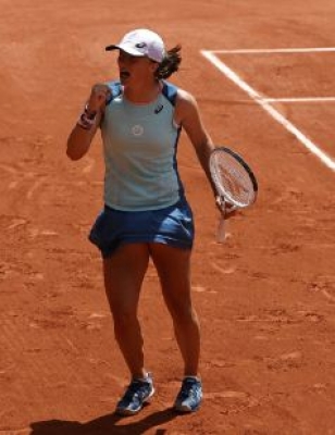  French Open: Swiatek Beats Kovinic To Extend Her Winning Streak To 31, Begu Halt-TeluguStop.com