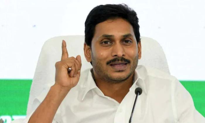  Ysrcp Troubled On Group Politics , Jagan,ysrcp, Sajjala Ramakrishnareddy, Vijay-TeluguStop.com