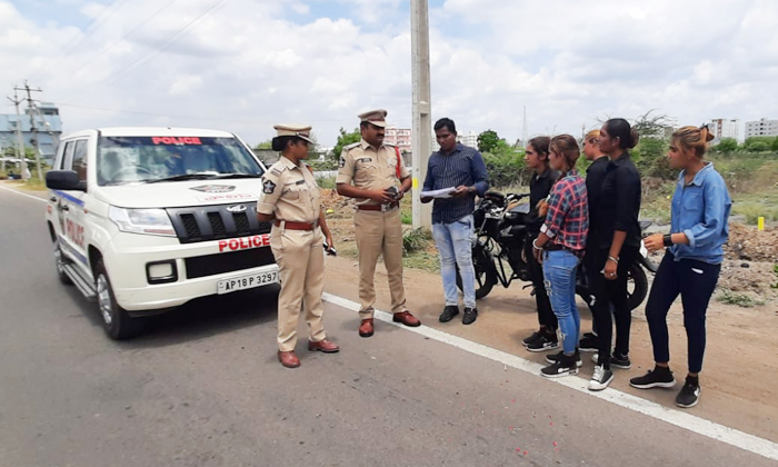  Guntur Police Arrest Rajasthan Women For Forcibly Collecting Money Details, Gunt-TeluguStop.com