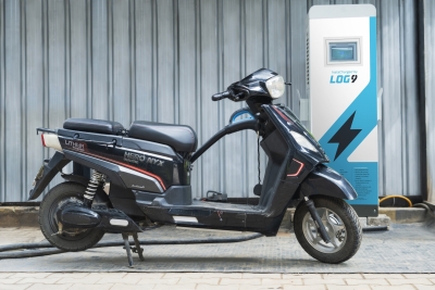  Hero Electric Scooter Catches Fire, Company Says 'short Circuit In Power Socket'-TeluguStop.com