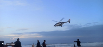  Indian Coast Guard Airlifts 11 Fishermen Stranded In Bay Of Bengal-TeluguStop.com