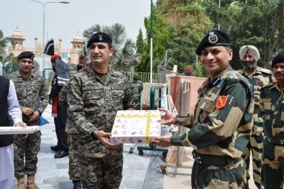  Indian, Pakistan Armies Exchange Sweets On Loc On Eid-TeluguStop.com