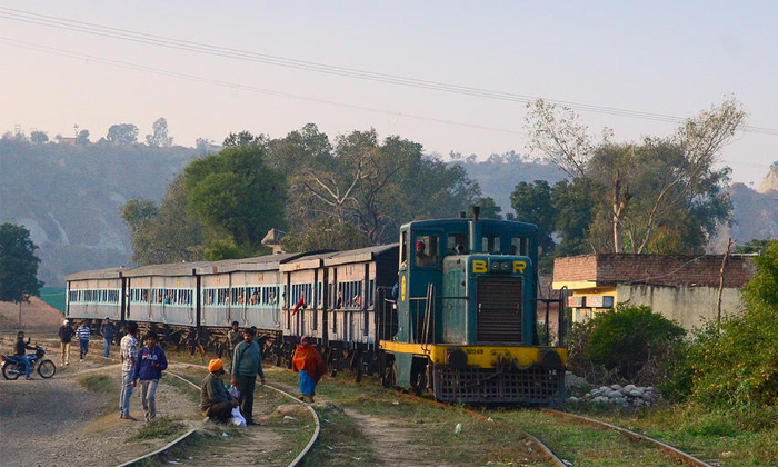  Indian Railways Travel In Bhakra Nangal Train With No Ticket Details, Train, Fr-TeluguStop.com