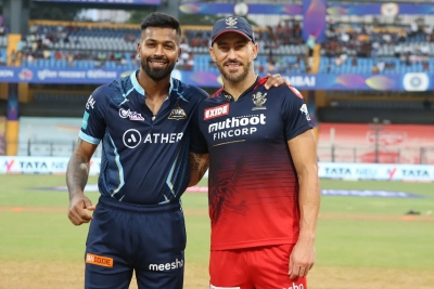  Ipl 2022: Gujarat Titans Win Toss, Elect To Bat First Against Royal Challengers-TeluguStop.com