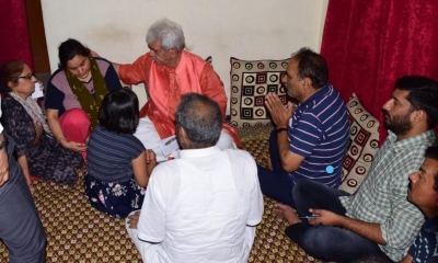  J&k Lg Calls On Rahul Bhat's Family Members In Jammu-TeluguStop.com