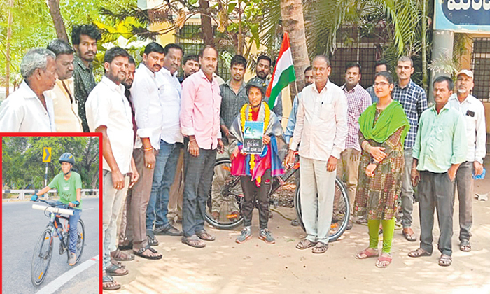  Kamareddy Girl Vennela 5k Kms Cycle Yatra To Save Soil Campaign-TeluguStop.com