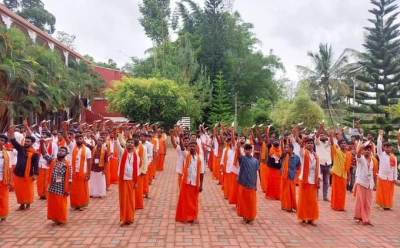  K'taka: Bjp, Cong Lock Horns Over Arms Training To Bajrang Dal Activists-TeluguStop.com