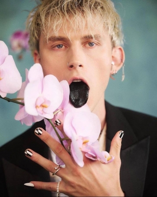  Machine Gun Kelly Hints That He And Megan Fox Could Elope To Get Married-TeluguStop.com