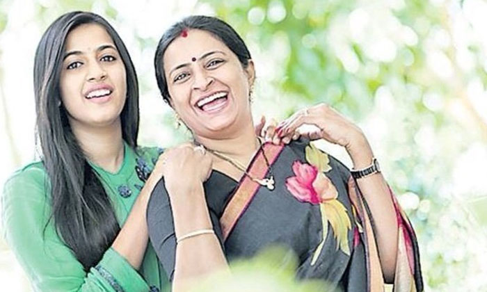  Mega Daughter Niharika Shocking Comments Goes Viral In Social Media Details Here-TeluguStop.com