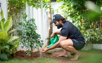  Off Screen, 'pushpa Raj' Allu Arjun Is A Green Warrior Who Bats For The Environm-TeluguStop.com