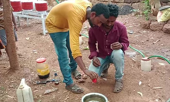  A Dazzling Young Man Making Petrol With Plastic Waste Education, Plastic Waste,-TeluguStop.com