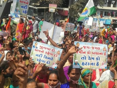  Political Parties Trying To Woo 'game-changing' Tribals In Poll-bound Gujarat-TeluguStop.com