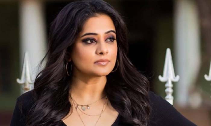  Priyamani Gets Emotional For Her Grandma Video Goes Viral , Priyamani , Tollywoo-TeluguStop.com
