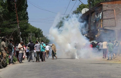  Probe Ordered Into Tear Gas Shelling On Kashmiri Pandit Protesters-TeluguStop.com