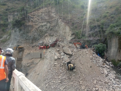  Rescue Operations Resume At Collapsed J&k Highway Tunnel-TeluguStop.com