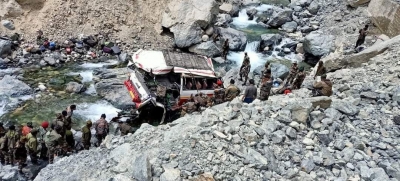 Seven Soldiers Killed In Ladakh Road Accident Seven Soldiers Killed In Ladakh Road Accident-TeluguStop.com