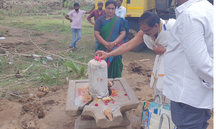  Shivalingam Found During The Excavation Process In Polavaram Details, Shivalinga-TeluguStop.com