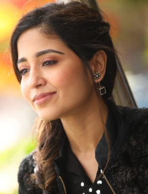  Shweta Tripathi Sharma Connects With Her Character In 'escaype Live'-TeluguStop.com