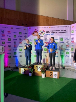  Sift Kaur Samra Makes It 10 Gold Medals For India At Suhl Junior World Cup-TeluguStop.com