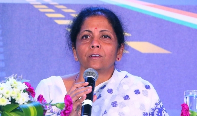  Sitharaman Gets Up From Seat To Offer Water To Nsdl Md, Receives Praise-TeluguStop.com