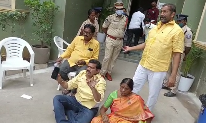  Tdp Leaders Protest In Vijayawada Municipal Corporation Meeting Details, Tdp Lea-TeluguStop.com