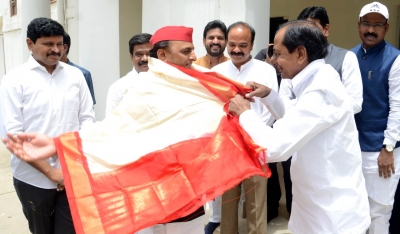 There Will Be A Sensation, Says Kcr After Meeting Kejriwal, Akhilesh-TeluguStop.com