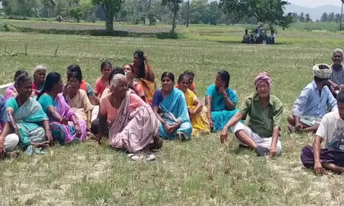  Tirupati Rural Brahmanapattu Villagers Protest For Burial Ground Details,  Dead-TeluguStop.com