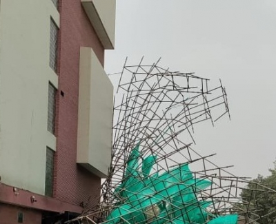  Two Labourers Injured After Falling From Nirman Bhavan Building-TeluguStop.com