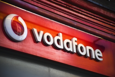  Uae Telecom Operator Etisalat Acquires 9.8% Stake In Vodafone For $4.4bn-TeluguStop.com